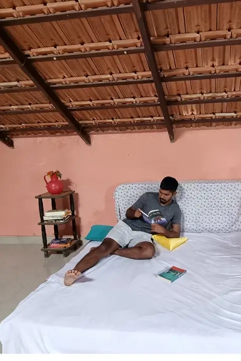 Borrbo Nest Homestay in Chikmagalur has a library