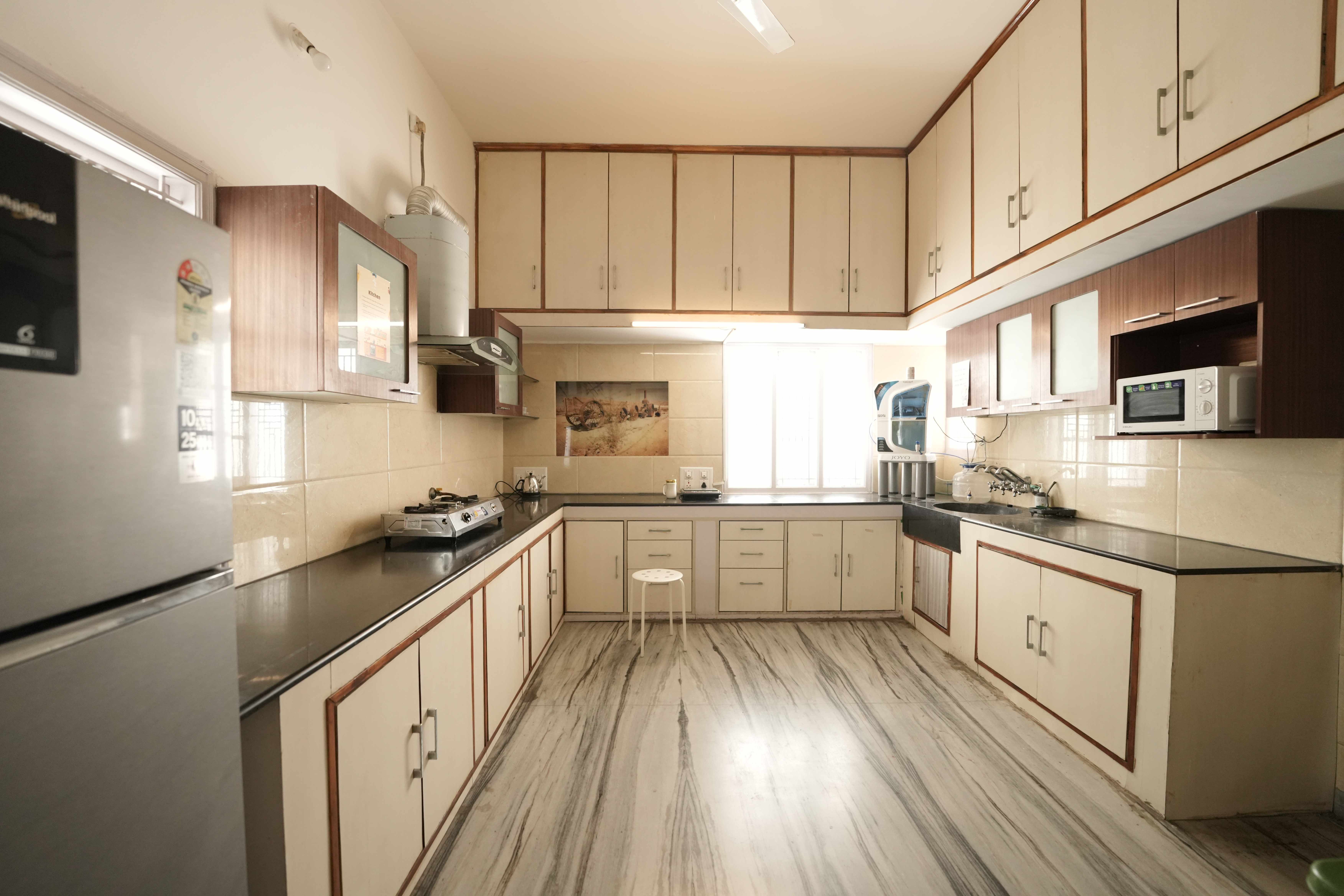 Kitchen area of Palace Hostel by Borrbo in Hostel