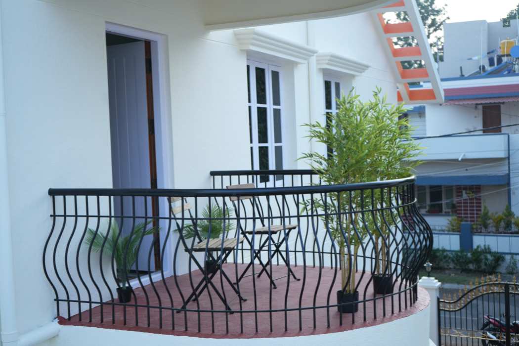Balcony with seating at Palace Hostel by Borrbo, Mysore
