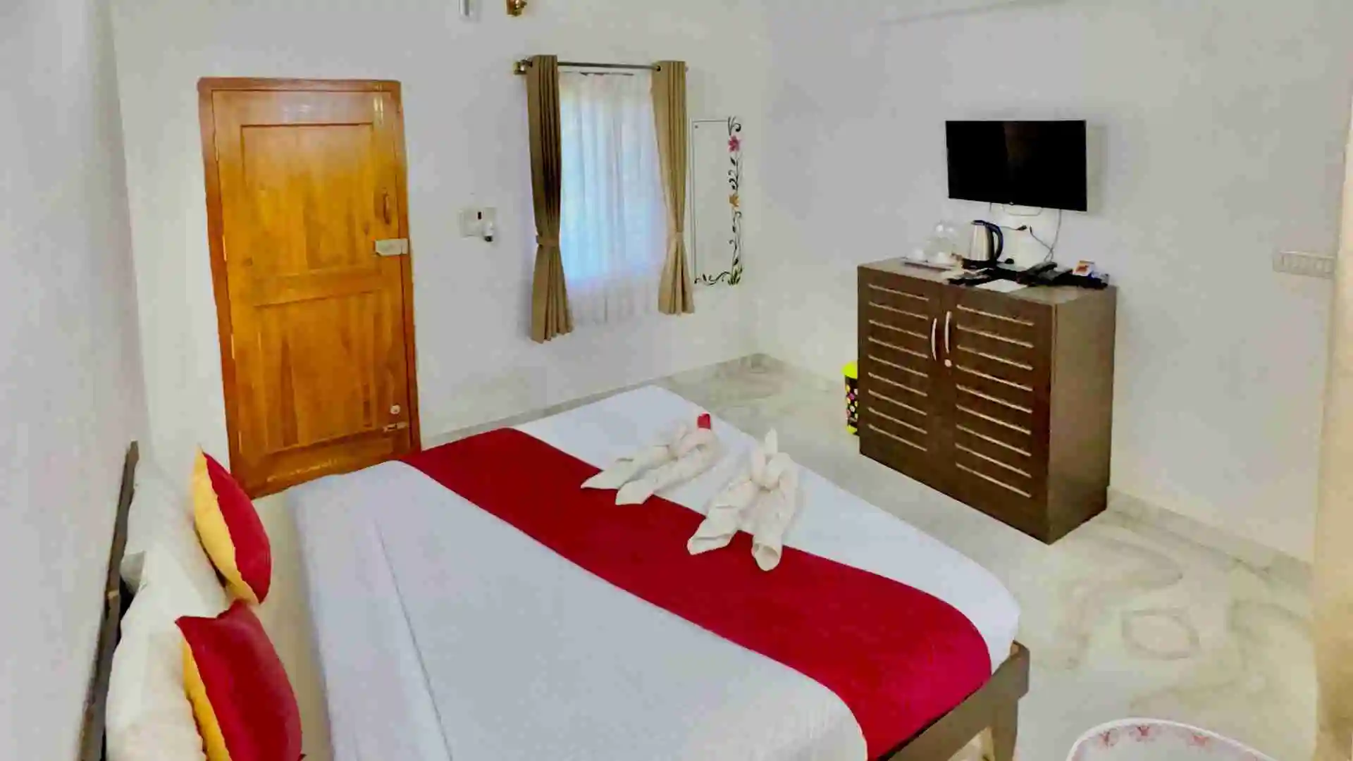 Bird lounge bedroom interior at Suggee Resort