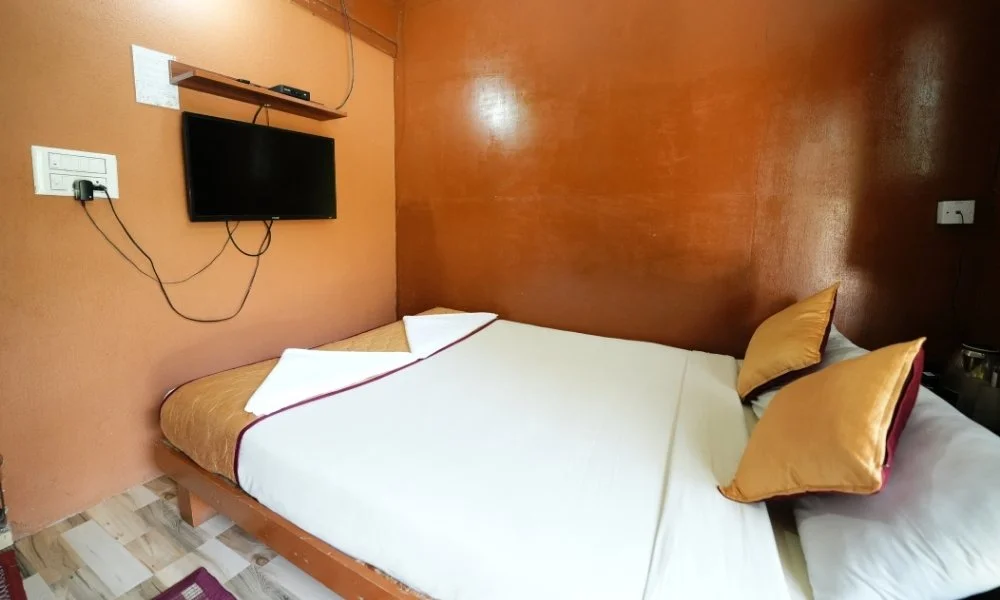 Resorts in Bangalore with restaurant and dining options